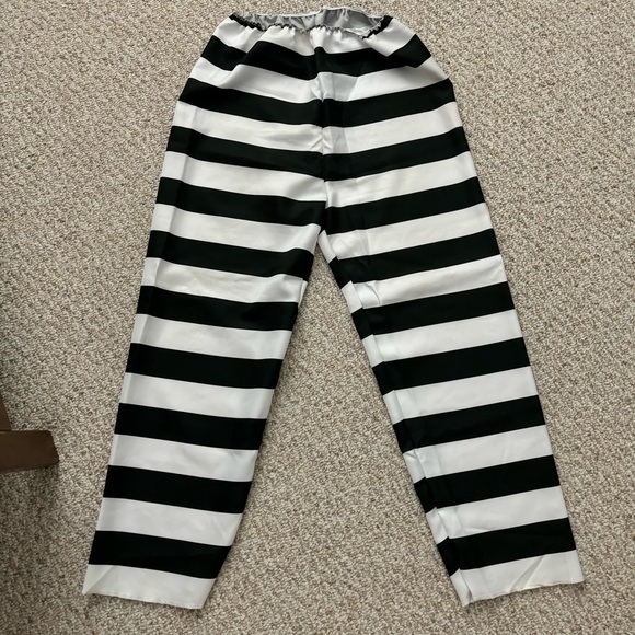 Men’s Jail Halloween Costume in perfect condition, worn only once. - Picture 3 of 5